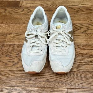 New Balance tennis shoes